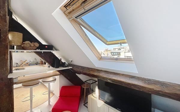 Appartement à vendre    1 pièce •  Paris 9