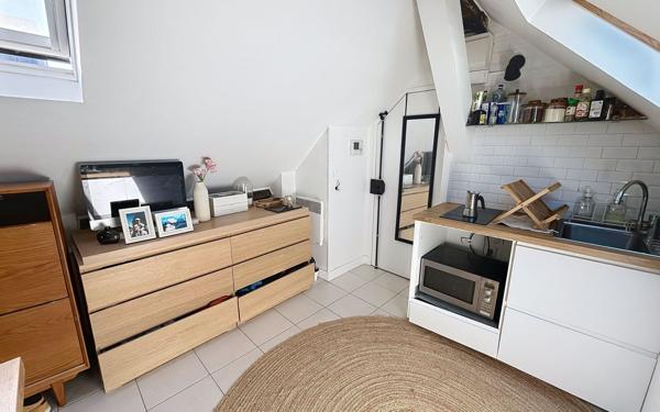 Appartement à vendre    1 pièce •  Paris 9