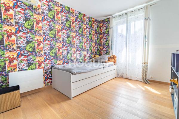 EPÔNE - Grande maison familiale avec deux logements indépendants, dépendances et terrain de 1 258 m²