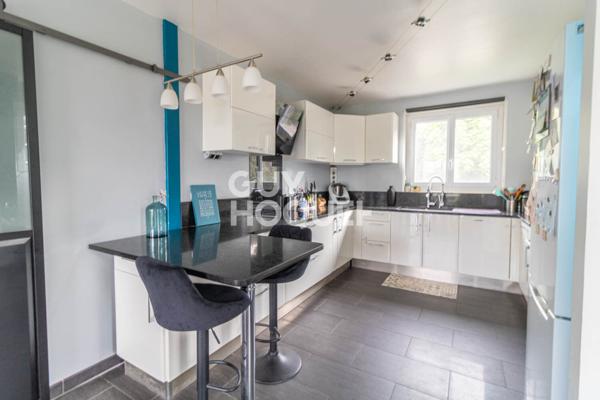 EPÔNE - Grande maison familiale avec deux logements indépendants, dépendances et terrain de 1 258 m²