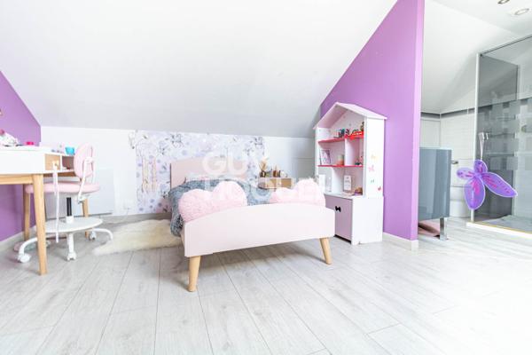 EPÔNE - Grande maison familiale avec deux logements indépendants, dépendances et terrain de 1 258 m²