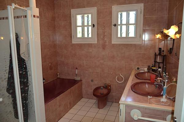 MAISON  5 PIECES 103 M2 349000 Euros HN Charge Vendeur