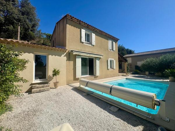 Maison familiale avec piscine et hangar