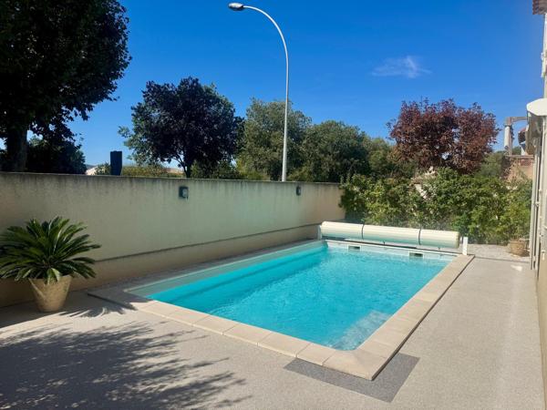 Maison familiale avec piscine et hangar