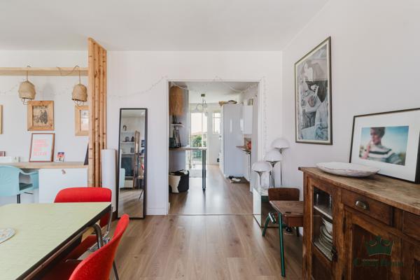 Appartement
                                                                                                                                                                                                                                                                                                                        5 pièce(s)                                                                                                                                                                                                          3 chambre(s)                                                                                                                                                                                                          82  m²