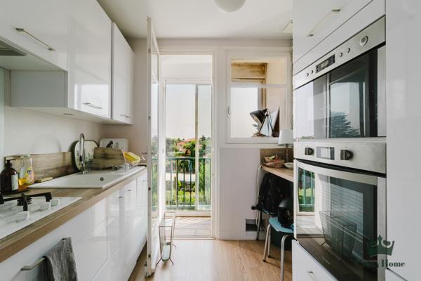 Appartement
                                                                                                                                                                                                                                                                                                                        5 pièce(s)                                                                                                                                                                                                          3 chambre(s)                                                                                                                                                                                                          82  m²