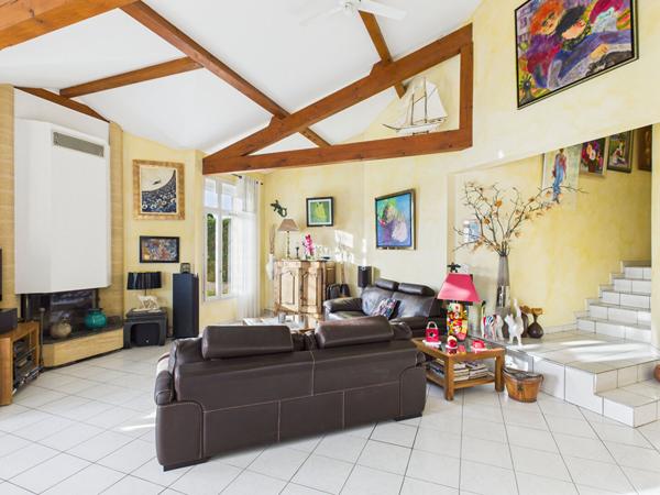 MAISON D'ARCHITECTE DE 170M² SUR PARCELLE 1158M² SITUEE SECTEUR PRISE BOURG LES VALENCE 26500