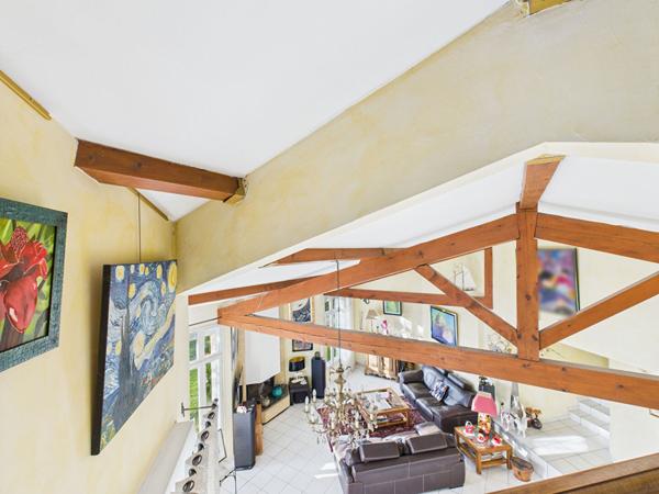 MAISON D'ARCHITECTE DE 170M² SUR PARCELLE 1158M² SITUEE SECTEUR PRISE BOURG LES VALENCE 26500