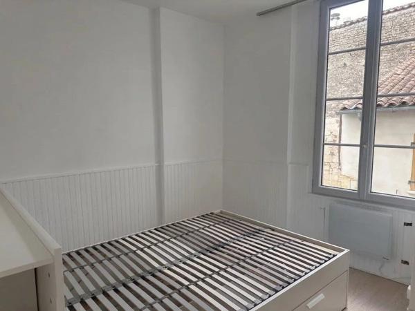 Location                                                      Appartement
                        
                     2 pièces                      22 m2                     à Niort
