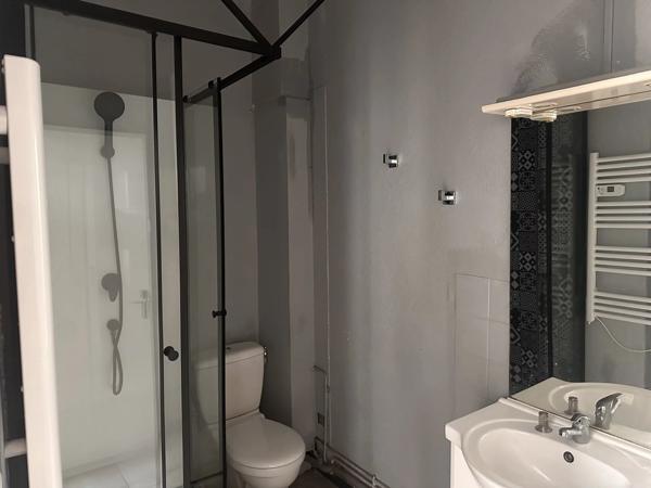 Location                                                      Appartement
                        
                     2 pièces                      22 m2                     à Niort