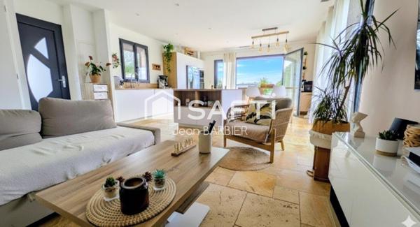 Dans le secteur très recherché des 4 chemins des routes, proche des commodités, maison contemporaine  avec piscine