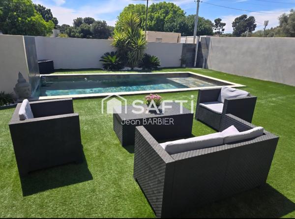 Dans le secteur très recherché des 4 chemins des routes, proche des commodités, maison contemporaine  avec piscine