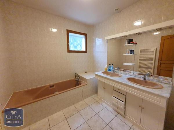 Maison à louer 6 pièces 147.62m² Genay (69730)