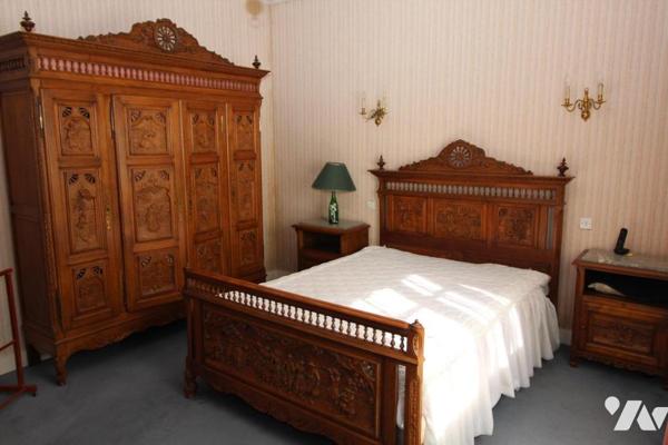 Maison d'habitation construite sur deux niveaux et comprenant 4 chambres , sous-sol et terrain clos