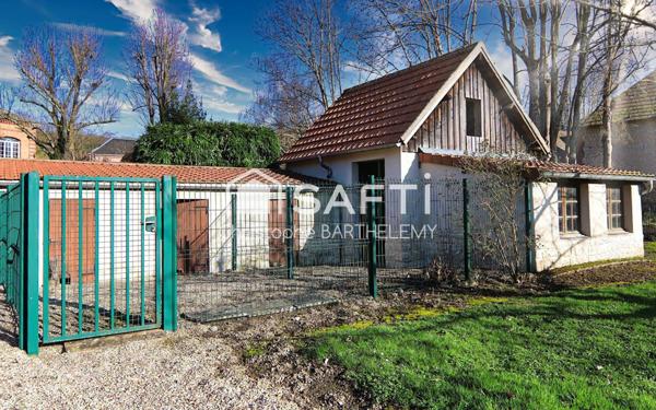 Propriété de caractère rare avec dépendance habitable, terrain de tennis et piscine sur sous sol complet.