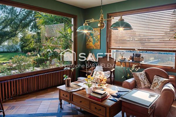 Propriété de caractère rare avec dépendance habitable, terrain de tennis et piscine sur sous sol complet.