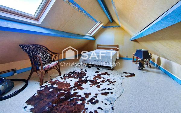 Propriété de caractère rare avec dépendance habitable, terrain de tennis et piscine sur sous sol complet.