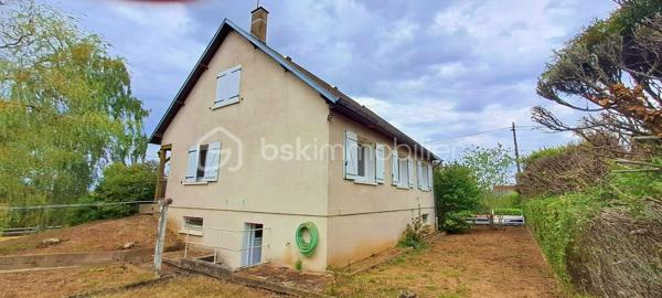 Découvrez cette agréable maison d'environ 120 m² habitables, implantée sur un terrain de 1000 m², offrant de beaux volumes et un fort potentiel pour accueillir votre famille.
Dès l'entrée, vous serez séduit par un hall spacieux avec placard de rangement. Le salon-séjour, lumineux, est agrémenté d'une cheminée à foyer ouvert, créant une atmosphère chaleureuse. Les fenêtres en PVC double vitrage, récemment remplacées, assurent un bon confort thermique et acoustique.
La maison dispose de trois belles chambres, d'une salle de bains au rez-de-chaussée, d'un WC indépendant, ainsi que d'un point d'eau à l'étage, offrant un confort supplémentaire au quotidien.
Le sous-sol complet, accessible par une porte de garage motorisée, constitue un véritable atout. Il comprend une buanderie, un WC, un atelier et de vastes espaces de rangement.
Terrain piscinable et grand cabanon de jardin.
Parmi les prestations complémentaires :
DPE : D
Chauffe-eau récent
Fenêtres PVC double vitrage
Porte de garage électrique
Terrain de 1000 m²

Une maison lumineuse, fonctionnelle et soigneusement entretenue, idéale pour une famille ou pour toute personne à la recherche d'un bien offrant de beaux volumes et de nombreuses possibilités.