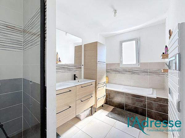 Maison récente avec vie de plain pied à Nuillé sur Vicoin