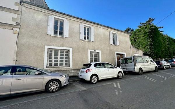 Appartement à vendre    8 pièces •  Jonzac