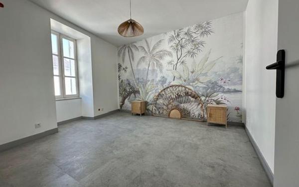 Appartement à vendre    8 pièces •  Jonzac