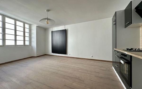Appartement à vendre    8 pièces •  Jonzac