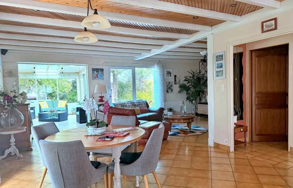 NOUVEAU PRIX – Plain-pied à la Pironnière avec jardin arboré et double garage