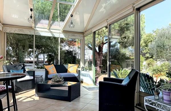 NOUVEAU PRIX – Plain-pied à la Pironnière avec jardin arboré et double garage