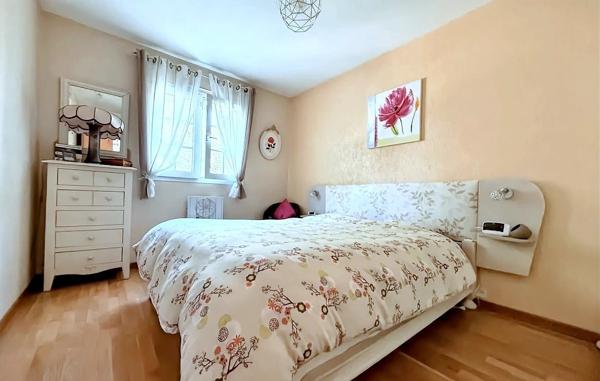 NOUVEAU PRIX – Plain-pied à la Pironnière avec jardin arboré et double garage