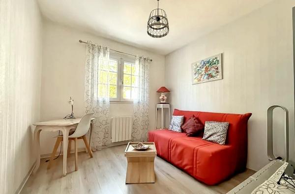NOUVEAU PRIX – Plain-pied à la Pironnière avec jardin arboré et double garage