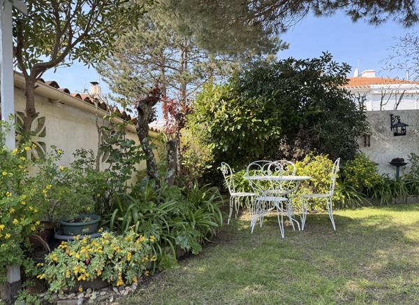 NOUVEAU PRIX – Plain-pied à la Pironnière avec jardin arboré et double garage