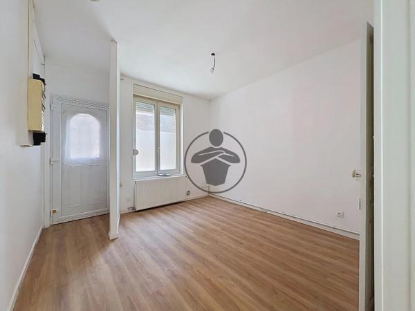 Location                                                      Maison
                        
                     3 pièces                      65 m2                     à Saint-Quentin