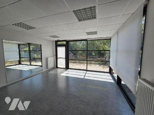 MERVILLE 59660- En Exclusivité chez votre Notaire : A vendre Ensemble immobilier professionnel ...