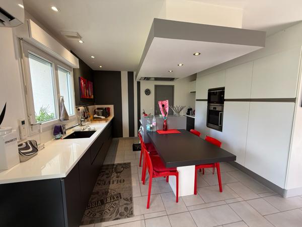 Maison 6 pièce(s) 4 chambre(s) 170 m²