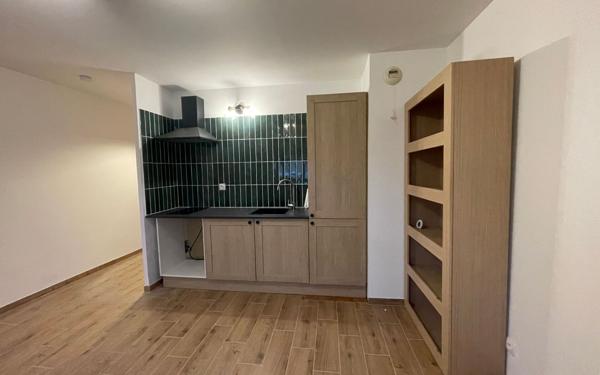 Appartement à louer    1 pièce • 24,46 m2 Étréchy