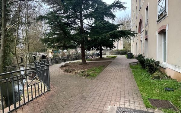 Appartement à louer    1 pièce • 24,46 m2 Étréchy