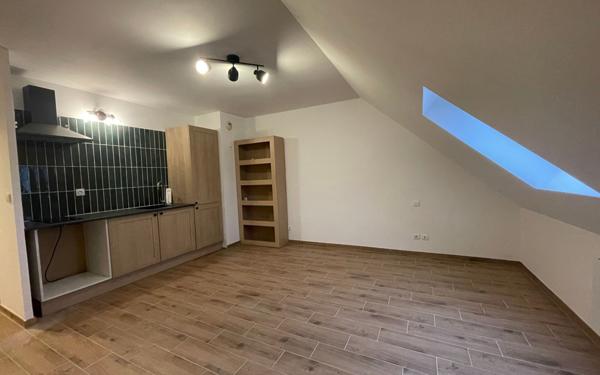 Appartement à louer    1 pièce • 24,46 m2 Étréchy