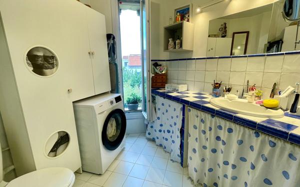 Appartement à vendre    2 pièces • 42,09 m2 Marseille 9