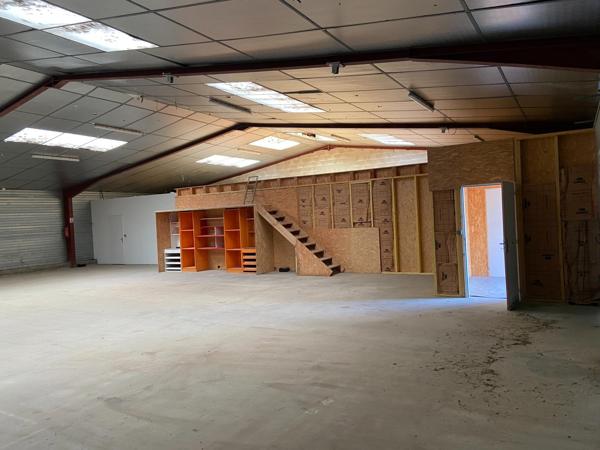 Local 1200 M² - Beauvoir Sur Mer (85)