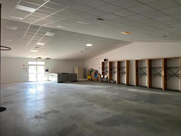 Local 1200 M² - Beauvoir Sur Mer (85)