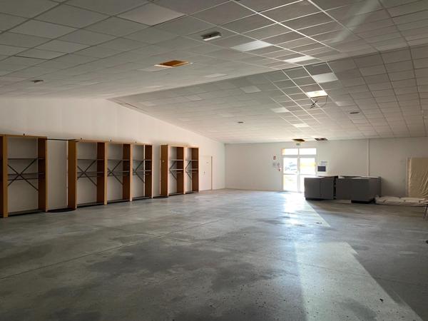 Local 1200 M² - Beauvoir Sur Mer (85)