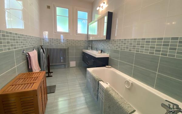 Maison à vendre    6 pièces •    Le Passage