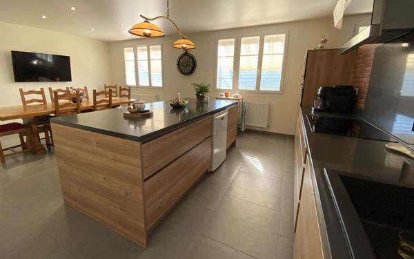 Maison à vendre    6 pièces •    Le Passage