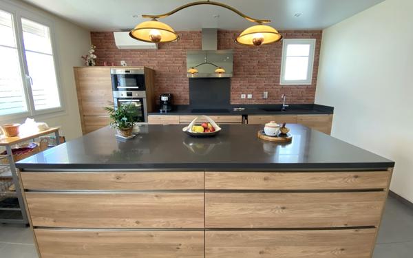 Maison à vendre    6 pièces •    Le Passage