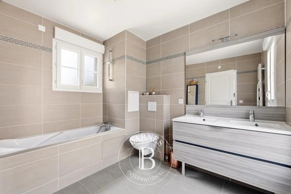 Sceaux, Maison 5 Chambres -  198 m² à vendre