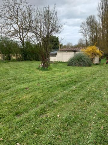 86220 SAINT REMY SUR CREUSE Terrain de loisirs 2980m² avec cabanon et accès sur "La Creuse".