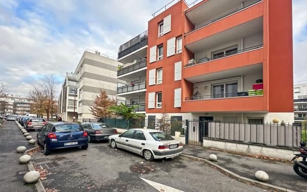 Appartement à vendre    4 pièces • 75,40 m2 Bondy