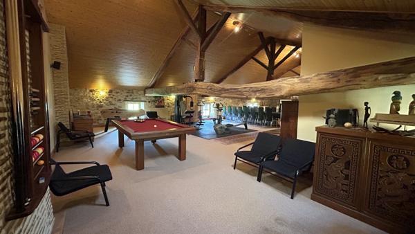 Maison 8 pièces - 553 m²