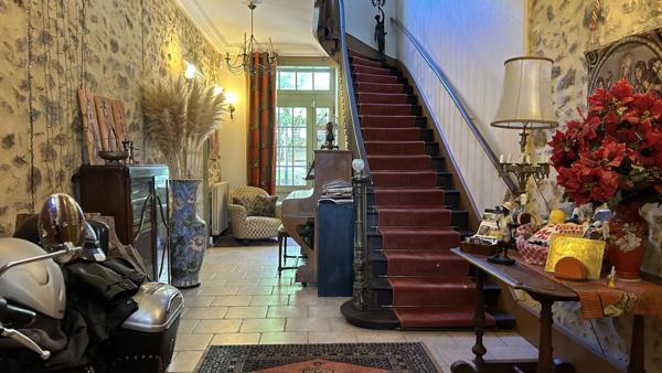 Maison 8 pièces - 553 m²