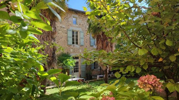 Maison 8 pièces - 553 m²